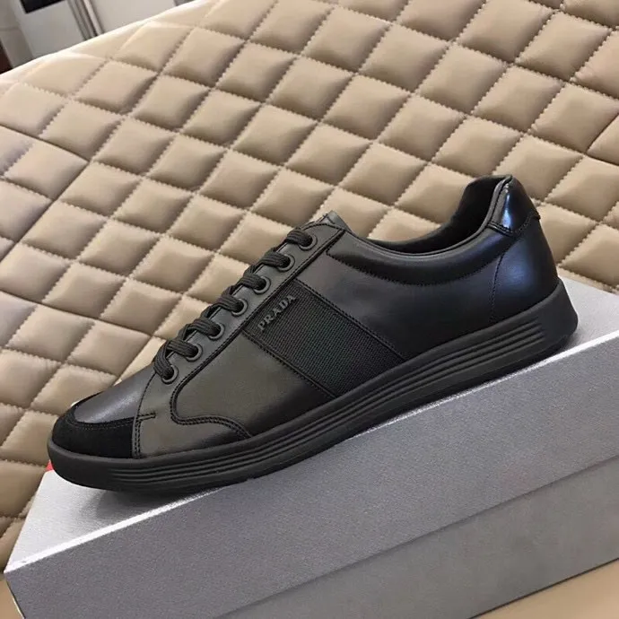 Factory price: 400💰Prada spring and summer men's genuine leather sports shoes, the highest version on the market, any comparison is welcome🆚! The original leather has excellent texture and is super high-end! Fetal sheep lining imported from Italy, removable pad! Luxurious materials and fine workmanship, highly recommended! Code number: 38-44, customized 45